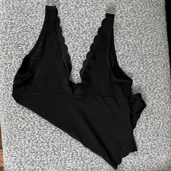 H&M Black One-Piece Swimsuit – Size XL - Picture 1 of 5